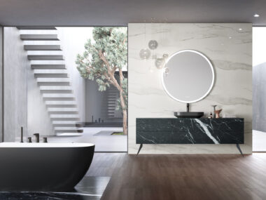 arredamento bagno moderno con vasca freestanding, mobile lavabo e finiture coordinate in marmo Nero